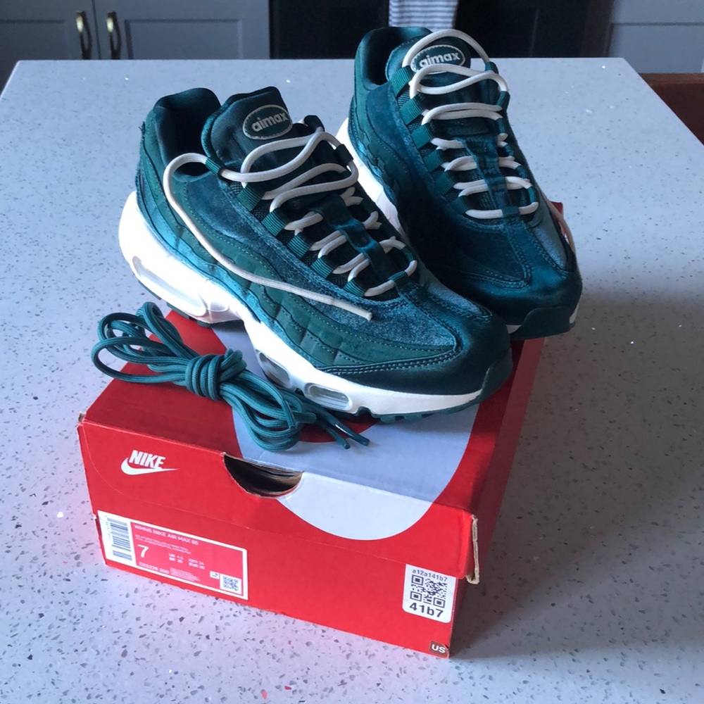 Women’s Nike Air Max 95 Sz 7